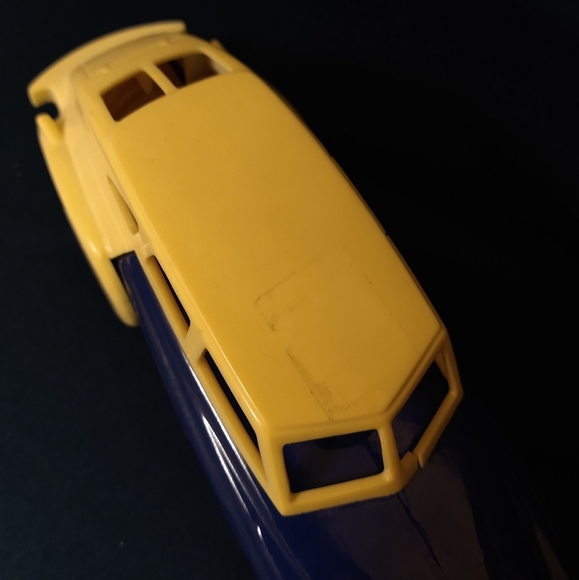 Lot of 2 Vintage Avon Car After Shave Bottles Empty - Picture 2 of 6